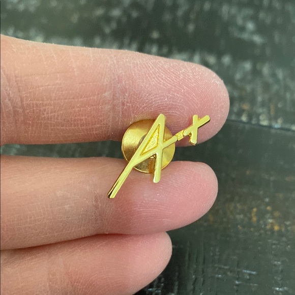 Jewelry - Gold Tone Aviation Or Achievement Pin Brooch!